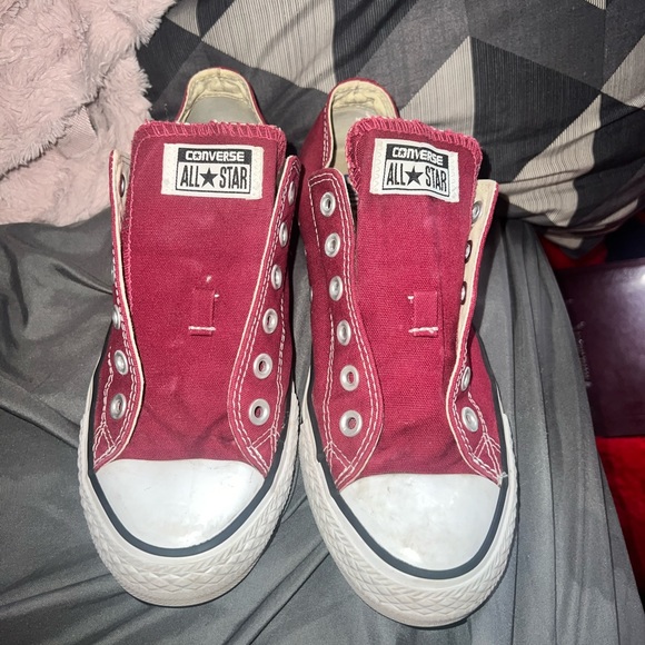 Maroon/ burgundy low converse - Picture 1 of 3